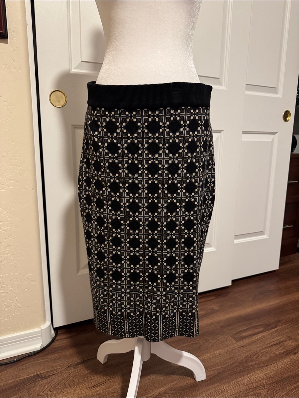 Max Studio Black and Cream Geometric Knit Pencil Skirt